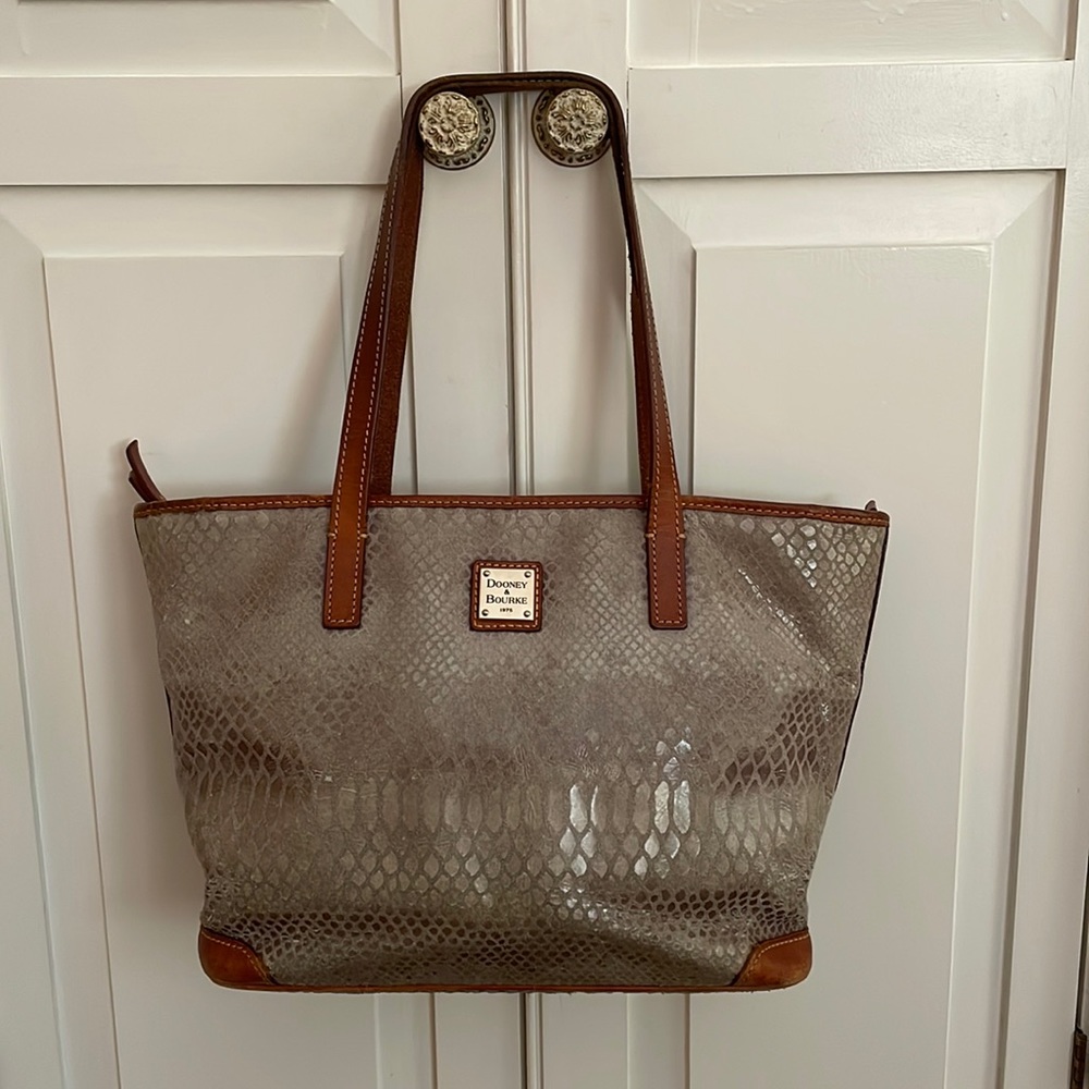 Dooney & Bourke Tote